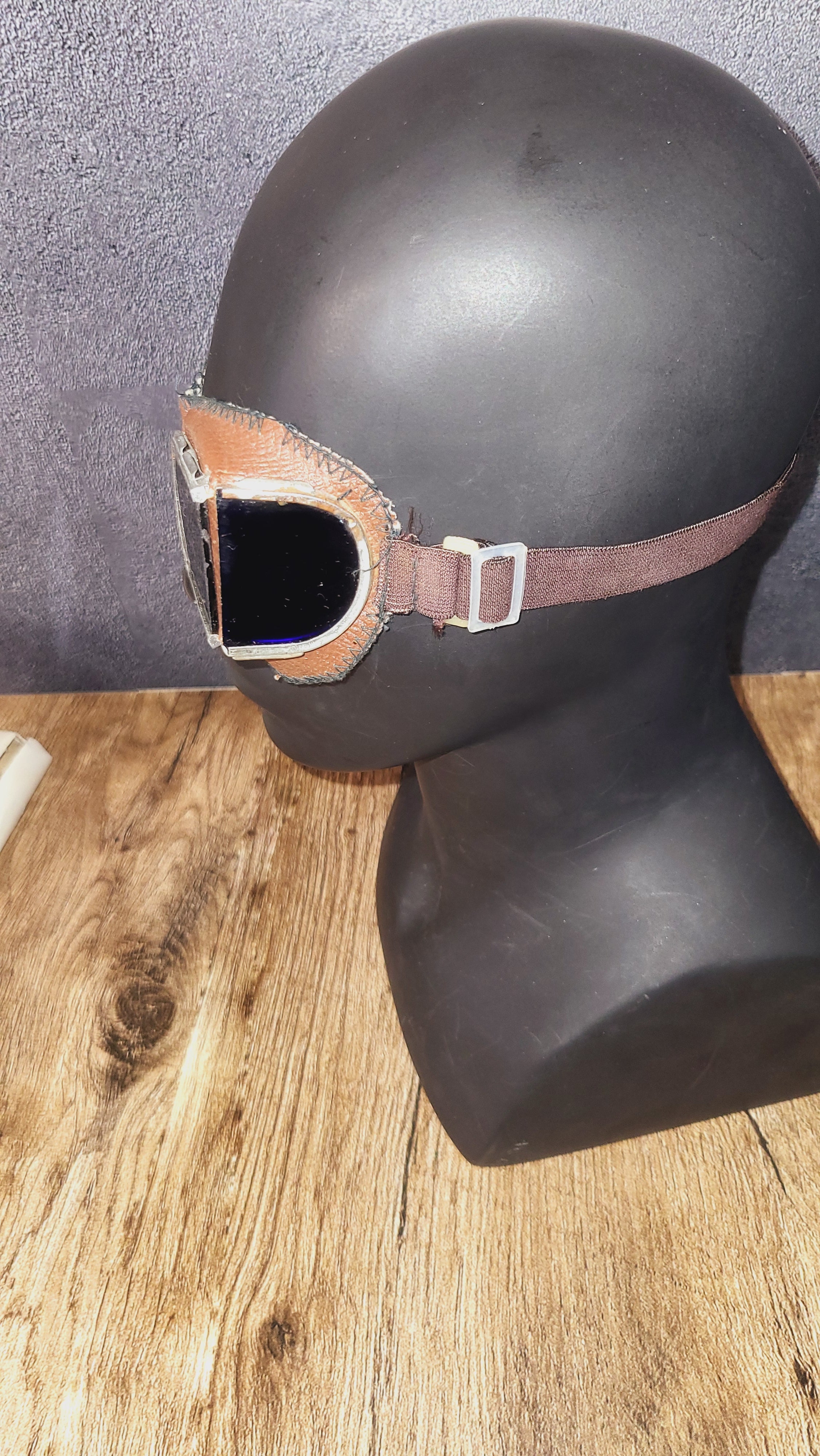 Soviet USSR ZN8-72 Protective Goggles With Case Manual Dark Lens Glasses