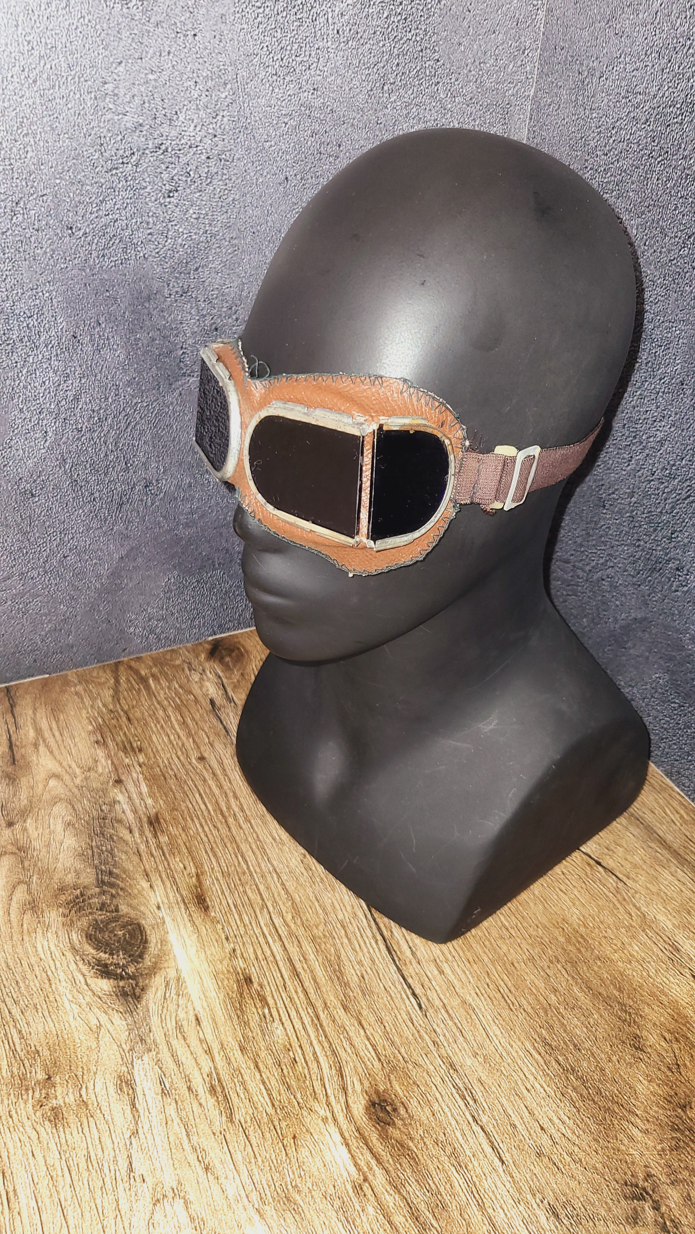 Soviet USSR ZN8-72 Protective Goggles With Case Manual Dark Lens Glasses