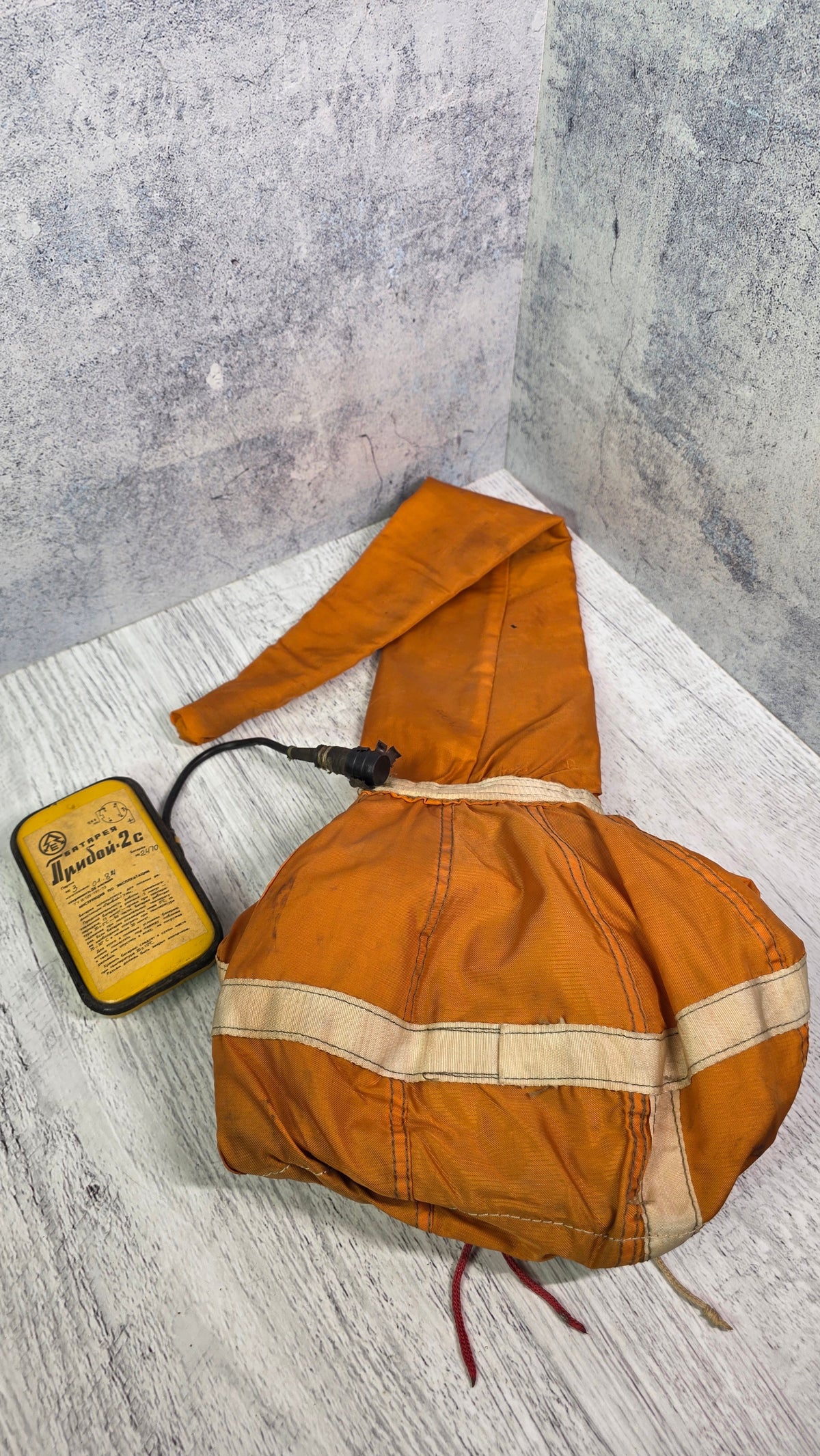 Soviet USSR Vintage Komar 2M Emergency Aviation Radio Beacon R-855 Collector Set