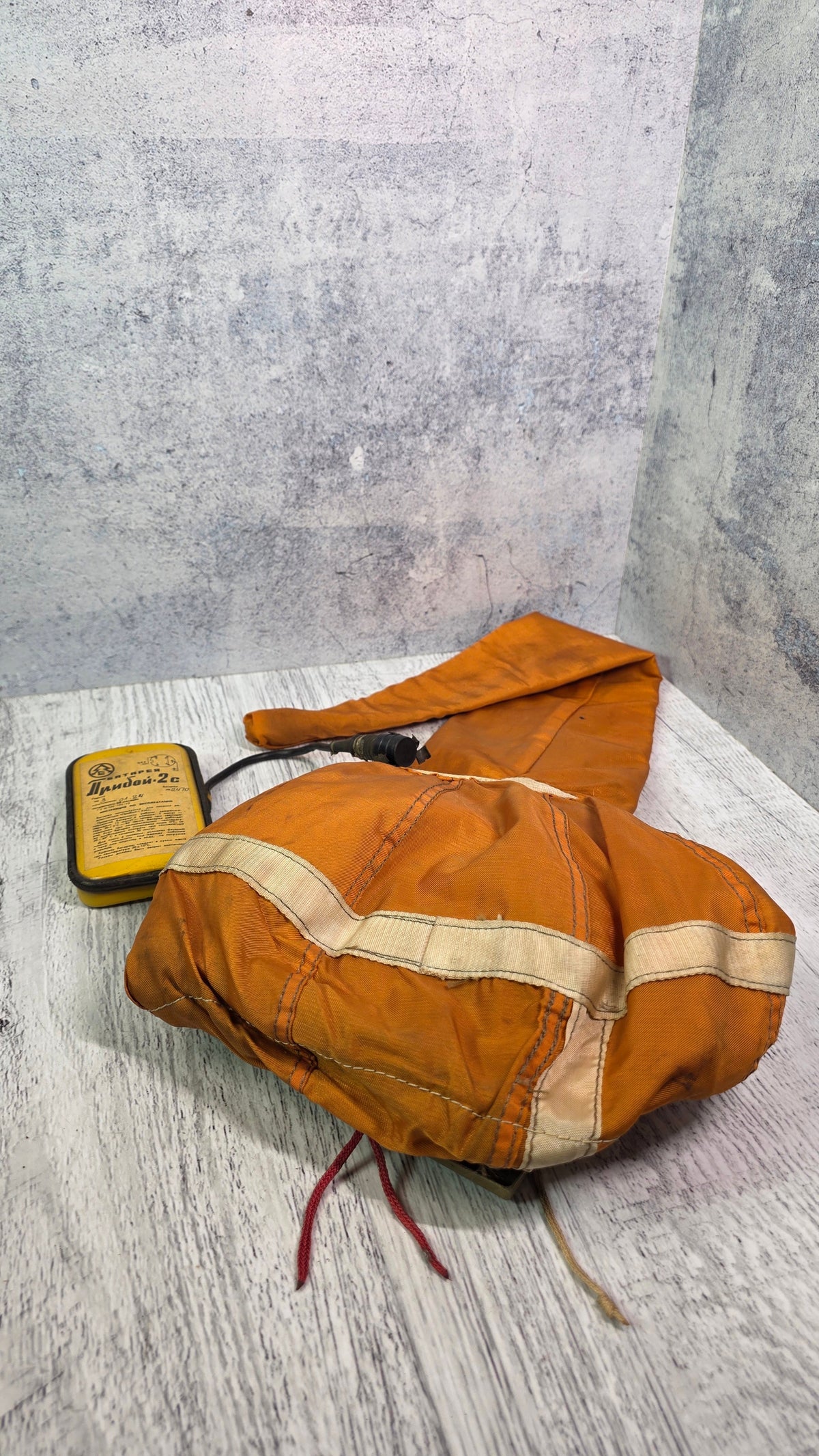 Soviet USSR Vintage Komar 2M Emergency Aviation Radio Beacon R-855 Collector Set