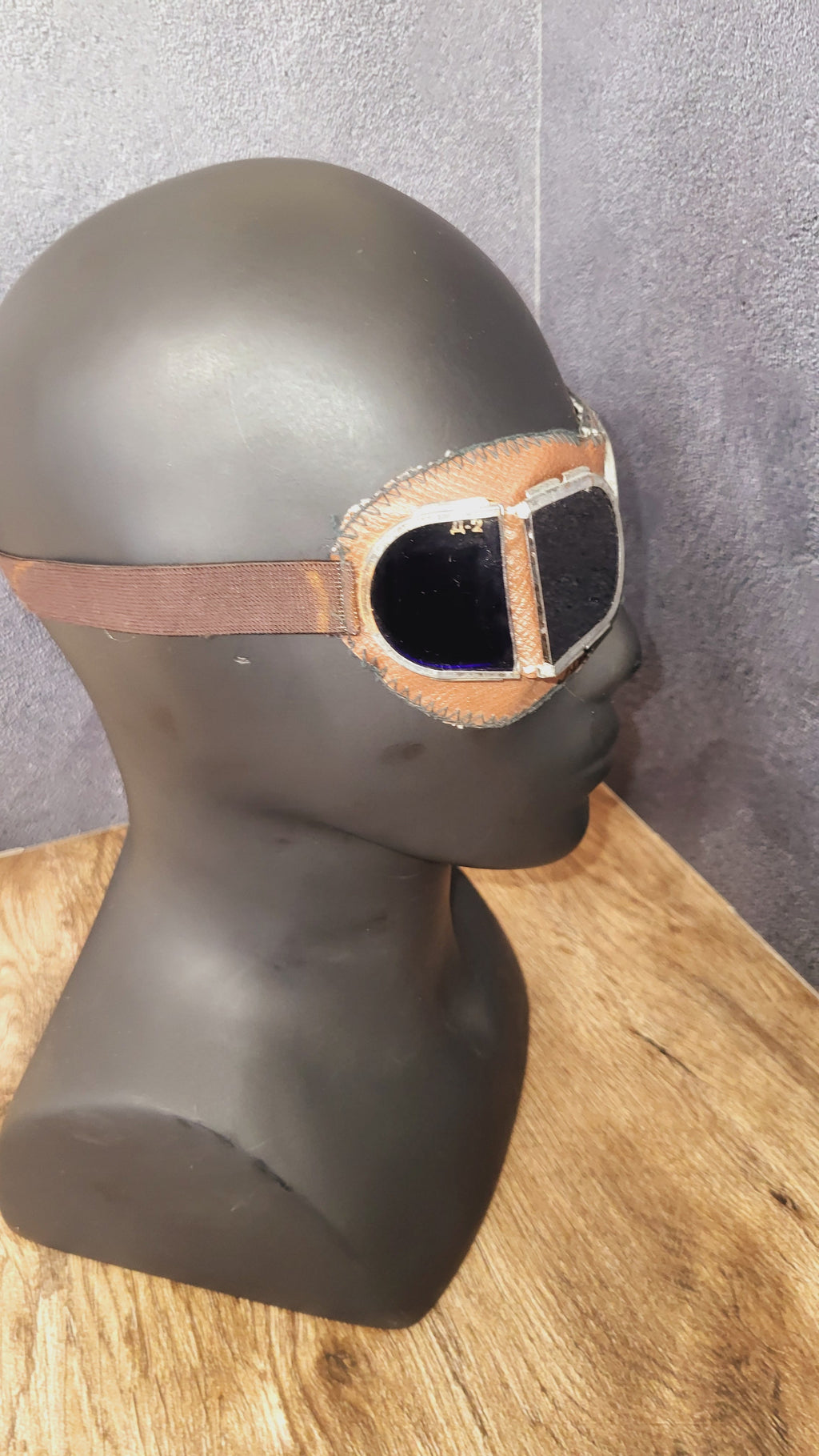Soviet USSR ZN8-72 Protective Goggles With Case Manual Dark Lens Glasses